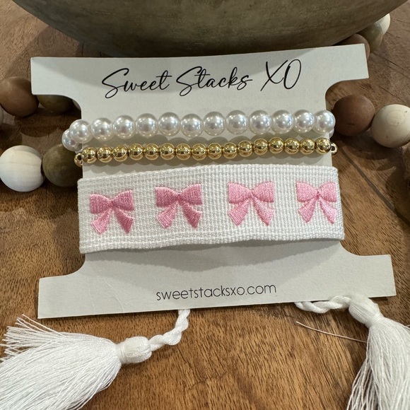 Embroidered Pink Bow Bracelet Set - Picture 1 of 5